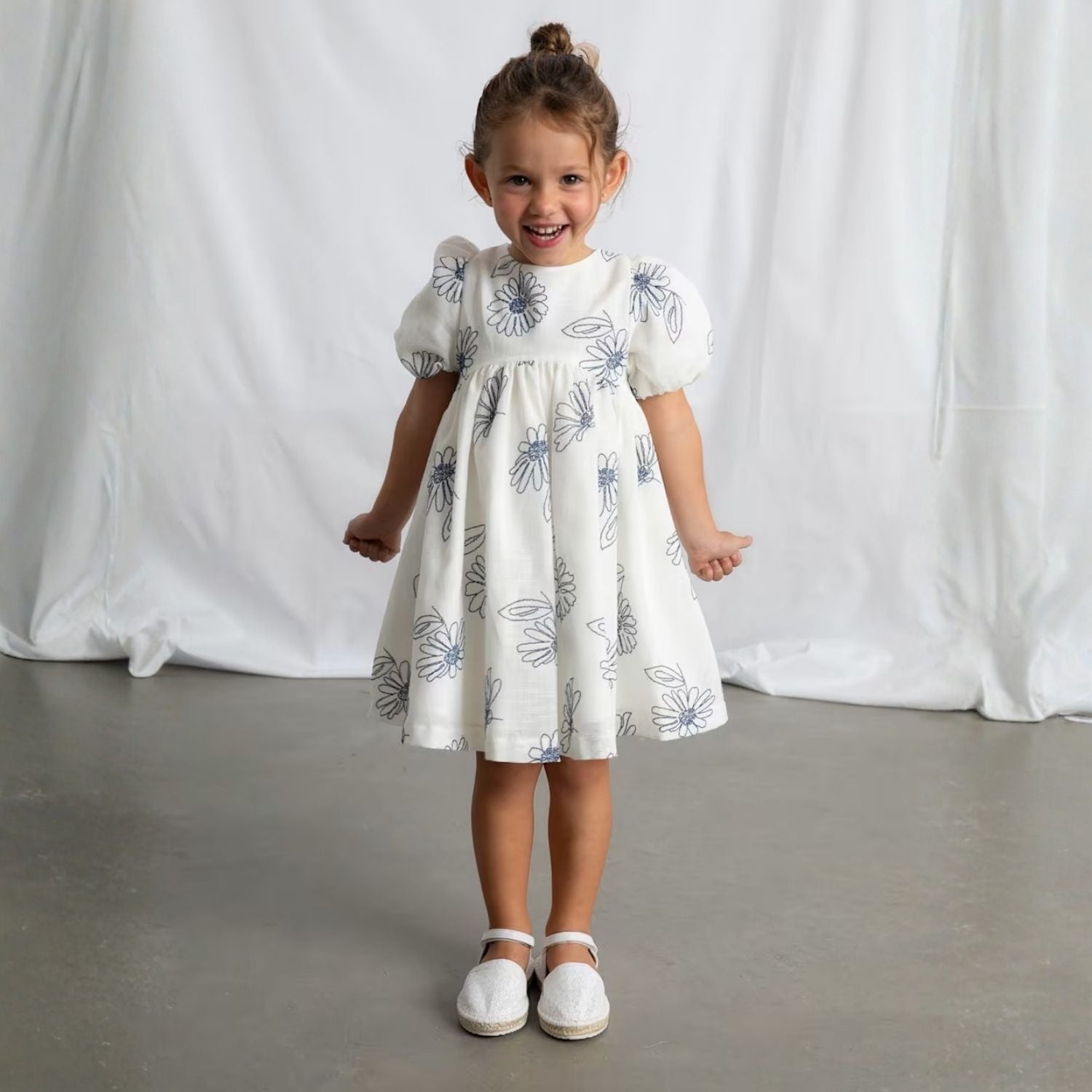 Vestido Bordado Floral Manga Abullonada Natural