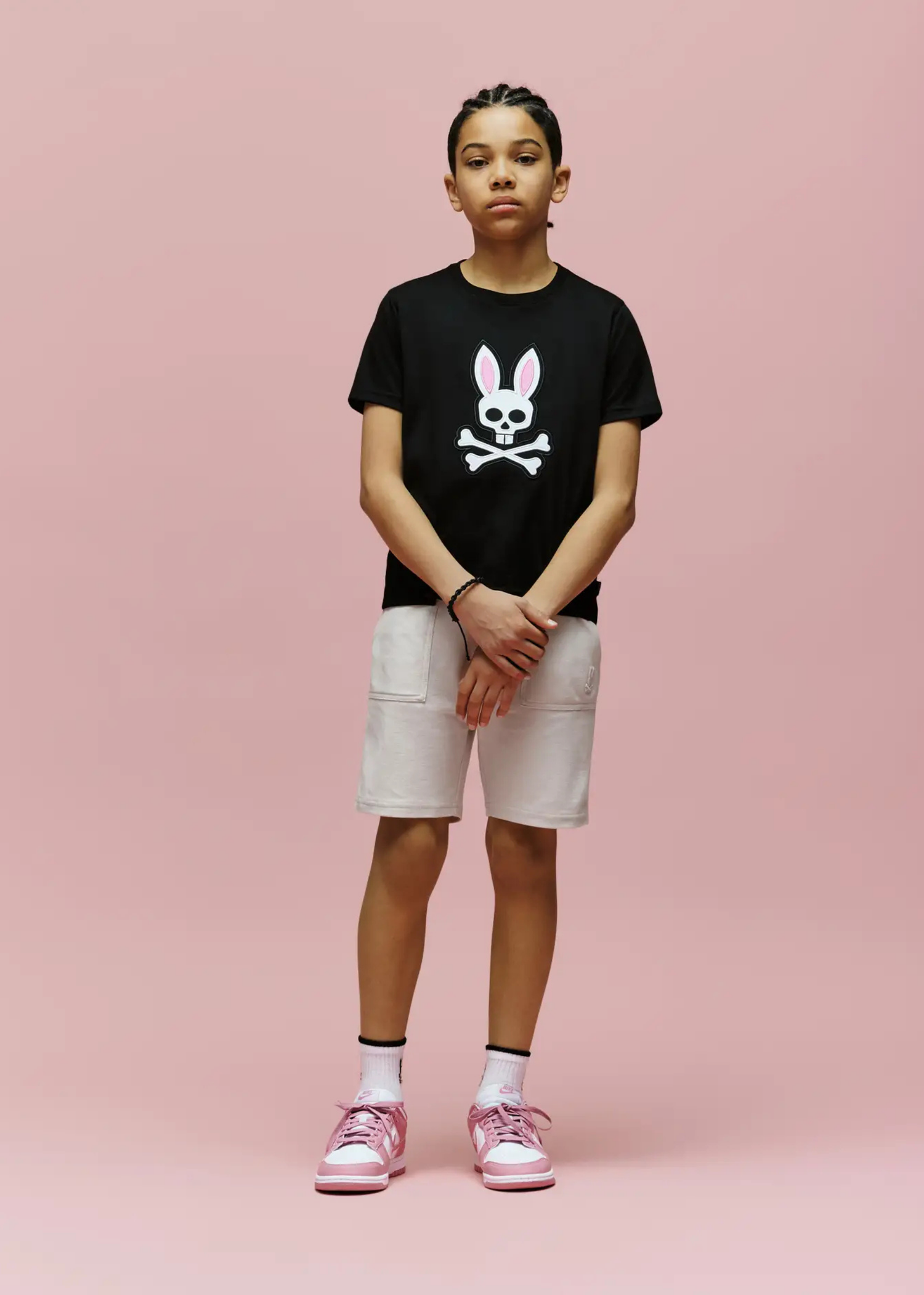 Camiseta Icóno Archivado Bordado Negro