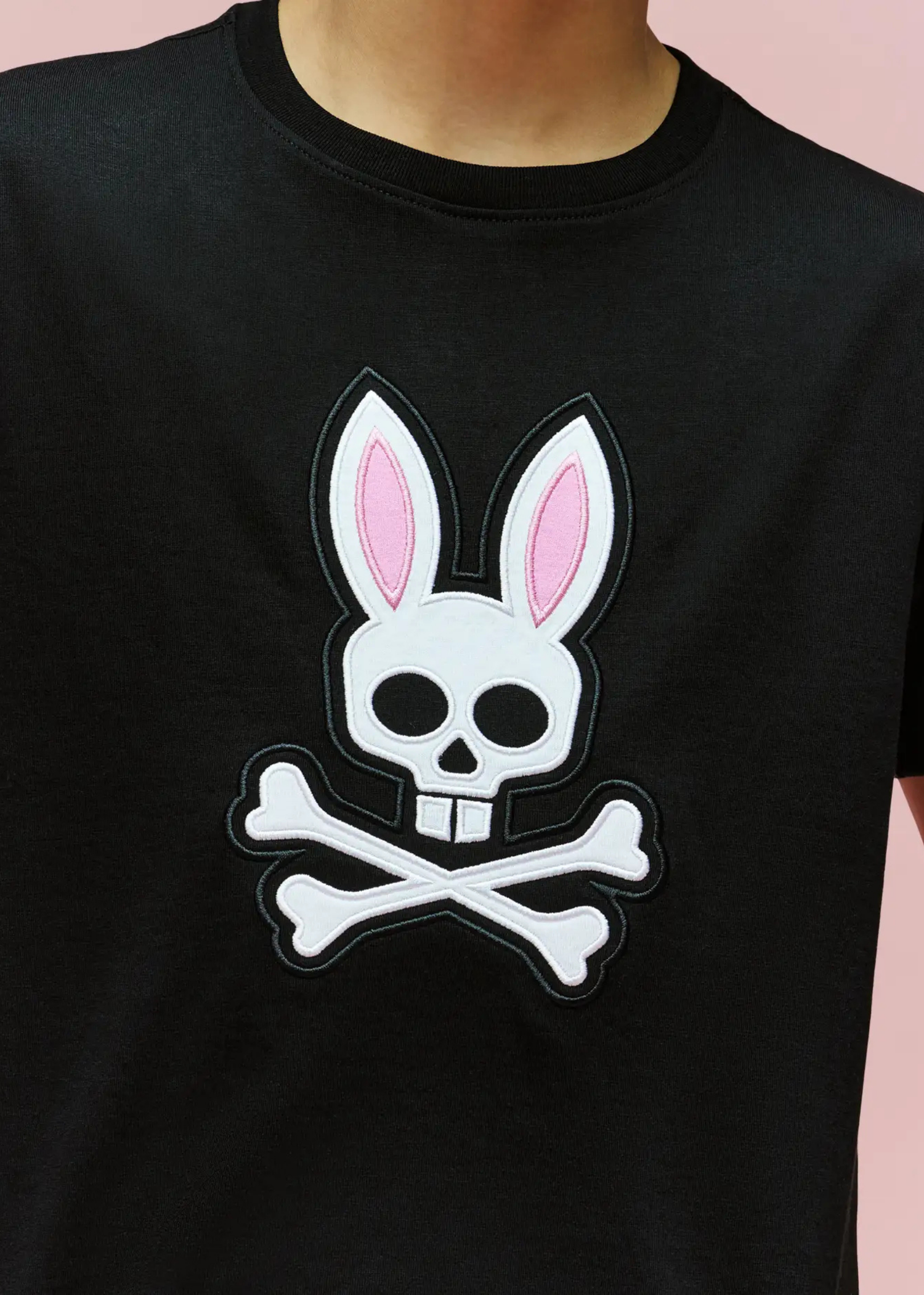 Camiseta Icóno Archivado Bordado Negro