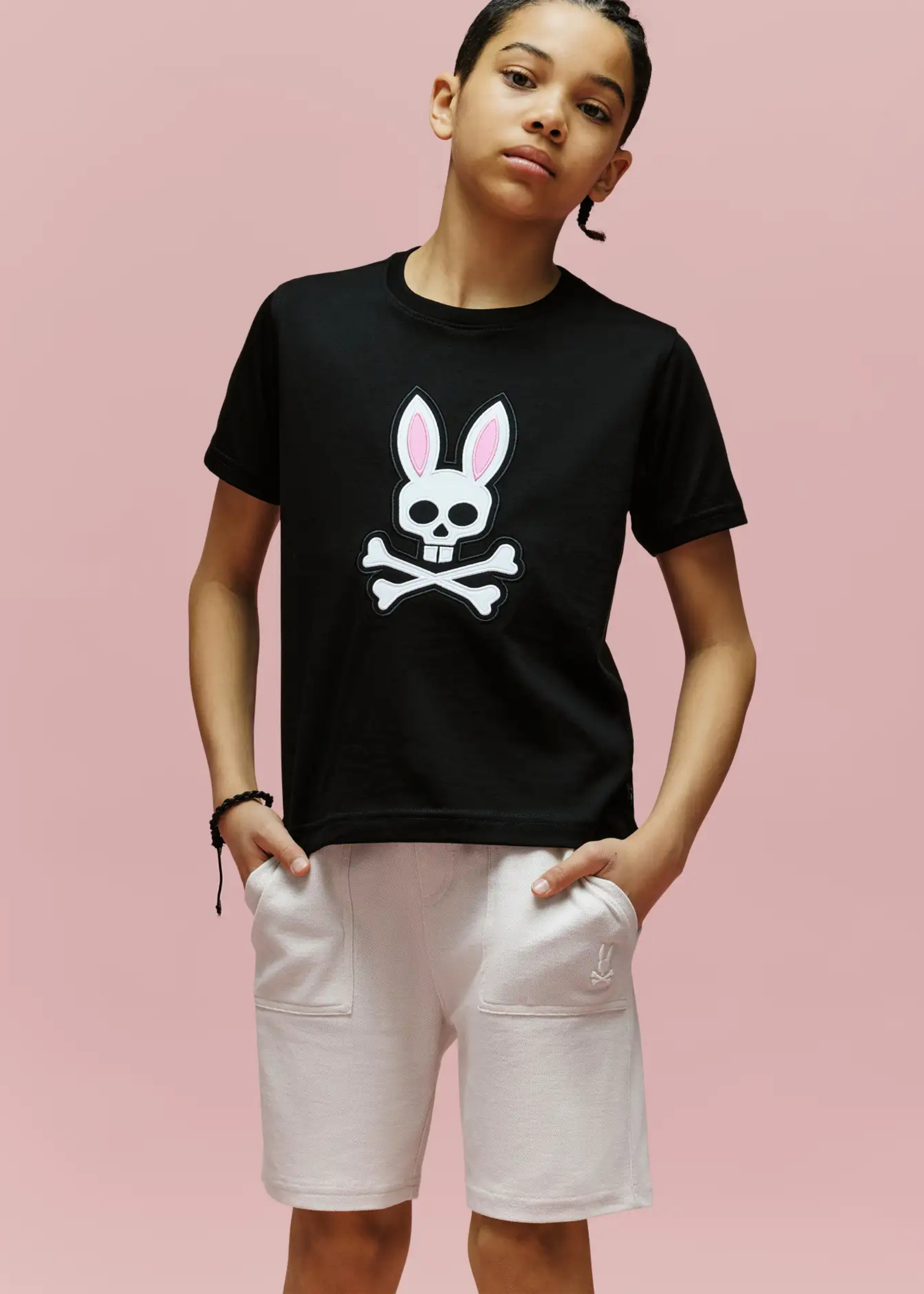 Camiseta Icóno Archivado Bordado Negro