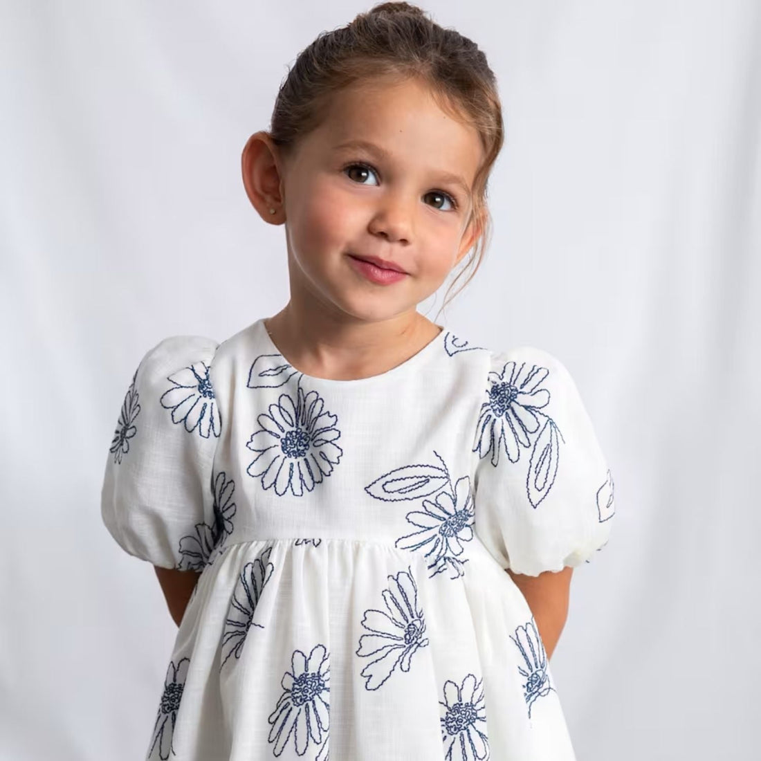 Vestido Bordado Floral Manga Abullonada Natural