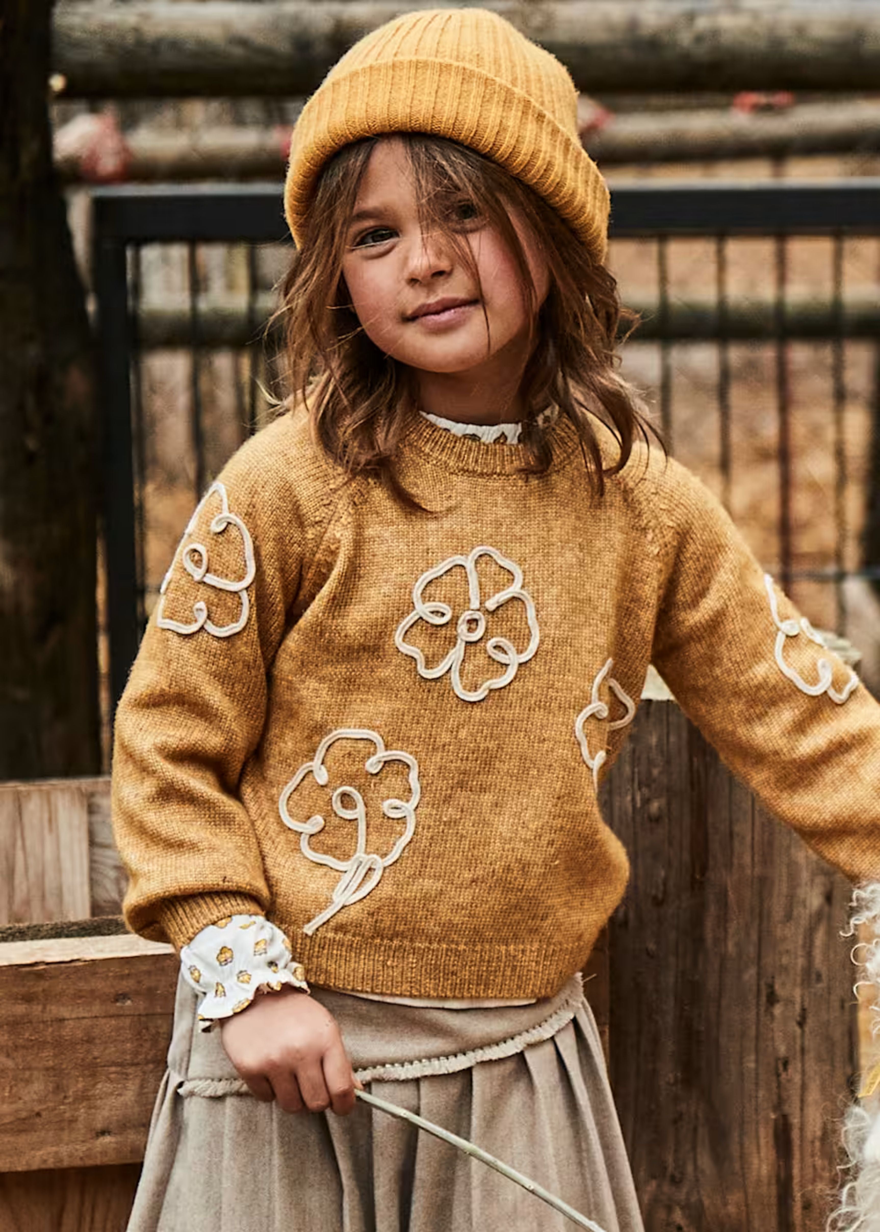 Sweater Mostaza Bordado Floral