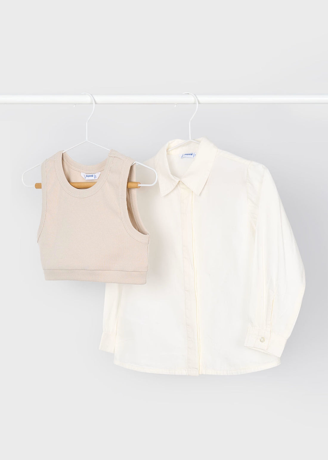 Conjunto Chaleco Arena Blusa Blanca