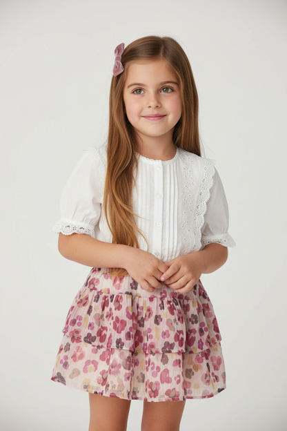 Outfit niña con falda floral - accesorio pequeño